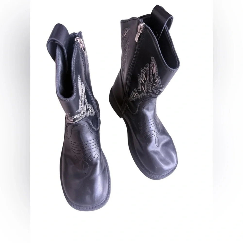 Stylish Black Kids' Boots with Embroidery